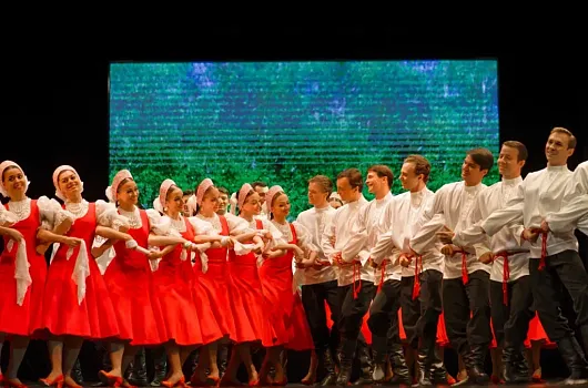 Вихрь танцев мира привёз в Железногорск ансамбль Игоря Моисеева