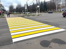 В Железногорске обновляют дорожную разметку на улице Димитрова