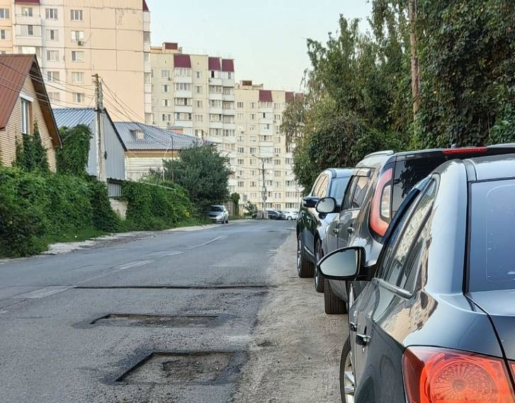 Железногорская прокуратура нашла в городе участки дорог с выбоинами, колейностью и другими дефектами