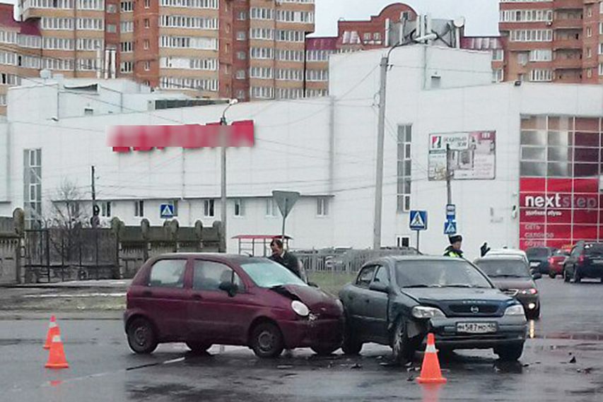 В Железногорске столкнулись авто и сбили пешехода