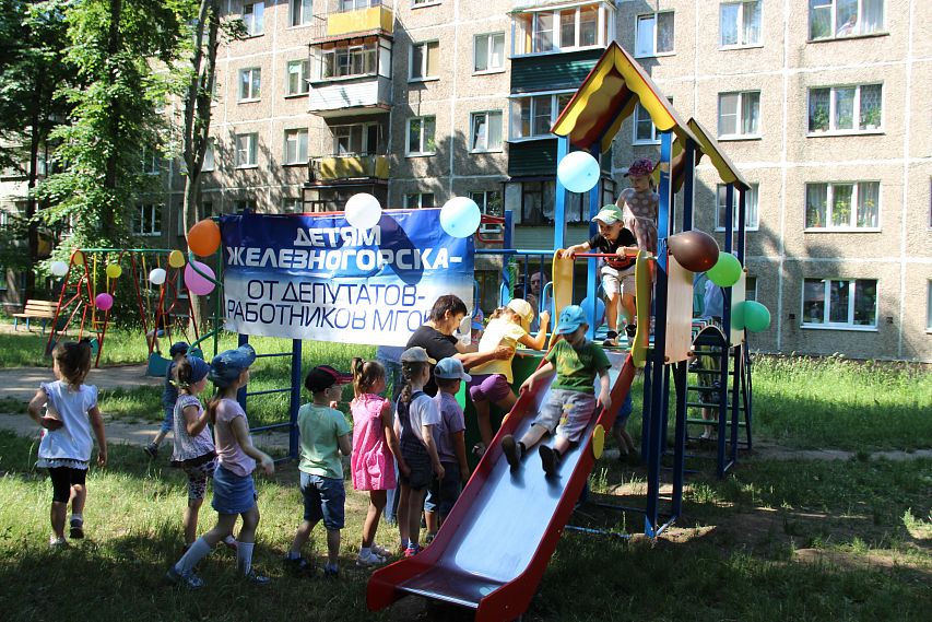 ﻿В Железногорске стало на одну детскую площадку больше