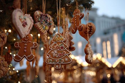 В Новый год с новой ёлкой: 10 стилей украшения