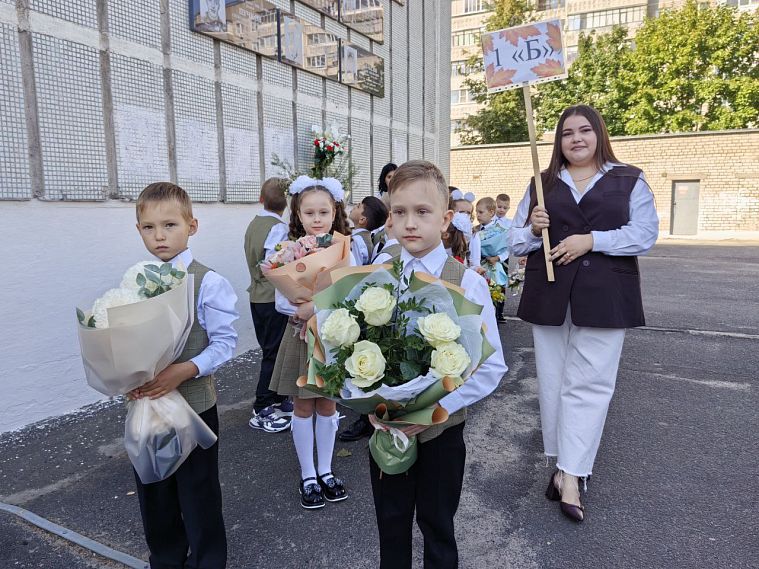 Праздник с ограничениями. В Железногорске первый звонок прошёл в актовых залах