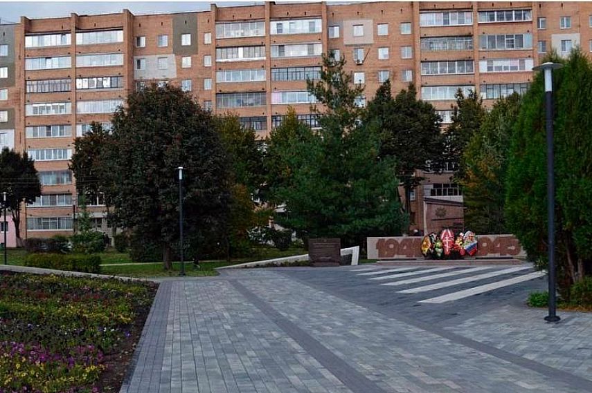 В Железногорске продолжают благоустраивать сквер Воинской Славы 