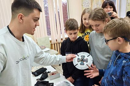 Мастер-класс по переработке пластика показали железногорским школьникам