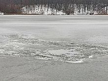 Железногорец провалился под лёд на городском водохранилище в районе кафе-отеля «Причал»