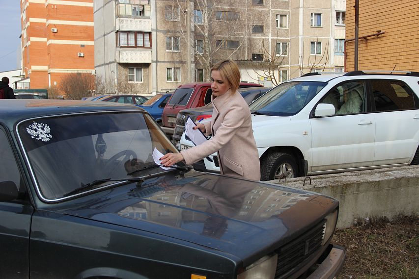 Любителей парковаться на газоне ждут в административной комиссии Железногорска