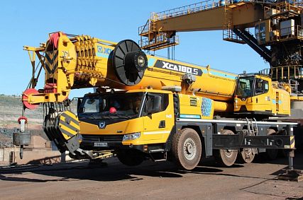 На Михайловском ГОКе ввели в работу новый автокран грузоподъёмностью 180 тонн