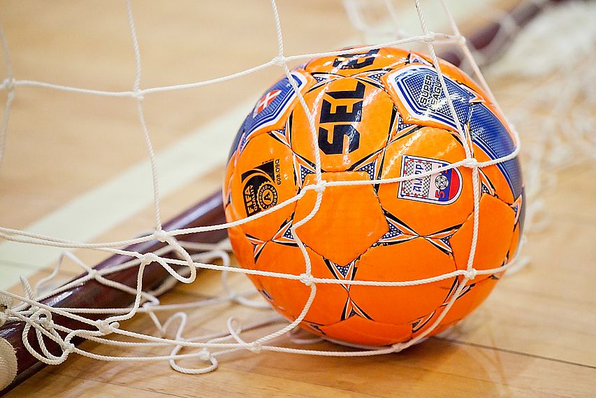 Футбольный клуб «Магнит» занимает третью строчку турнирной таблицы чемпионата Курской области по мини-футболу