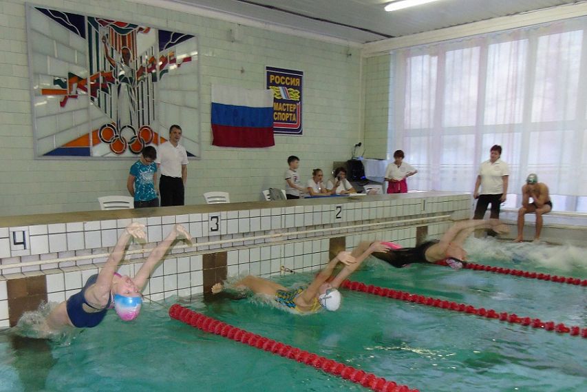 В железногорском бассейне «Альбатрос» состоялся турнир по плавательному многоборью
