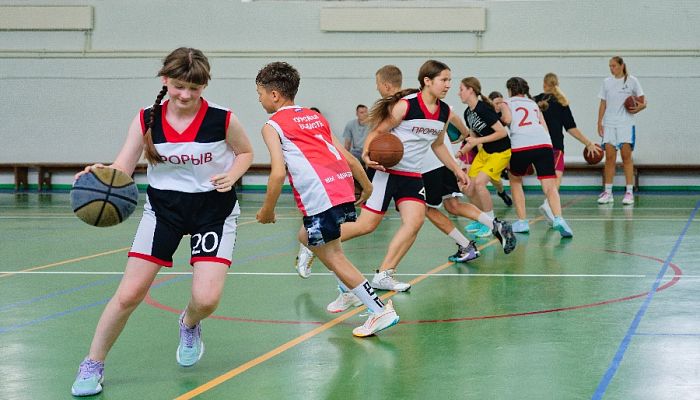 Тренировку для юных железногорских баскетболистов провели тренеры «Динамо» Курск