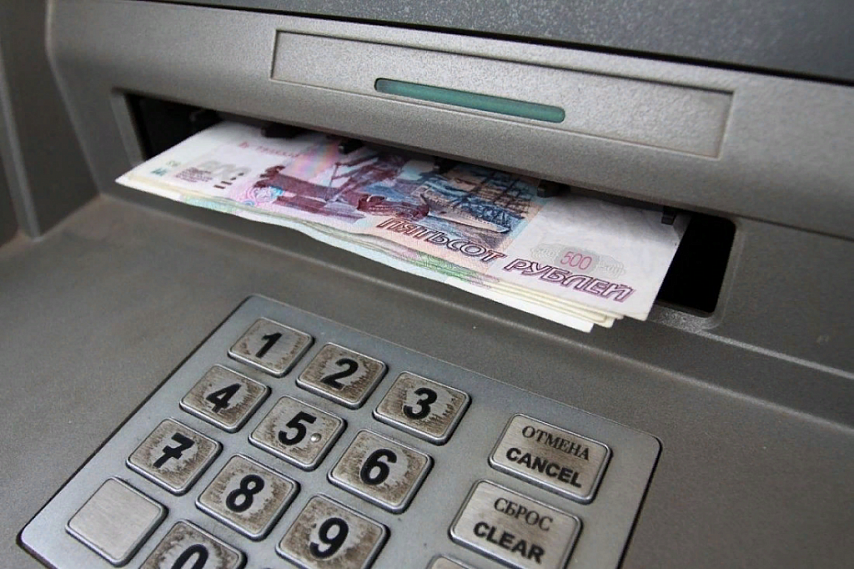 Железногорец похитил деньги, оставленные в банкомате