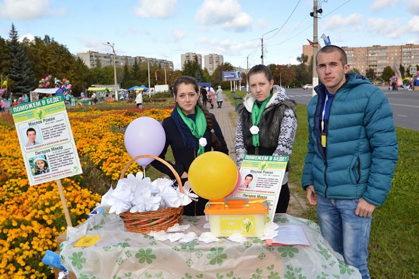 В Железногорске прошла благотворительная акция «Белый цветок»