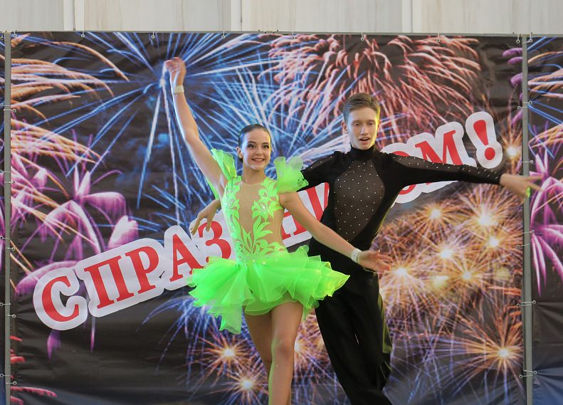 Песни, танцы и гармонь: в Железногорске состоялись красочные концерты, посвященные Дню металлурга