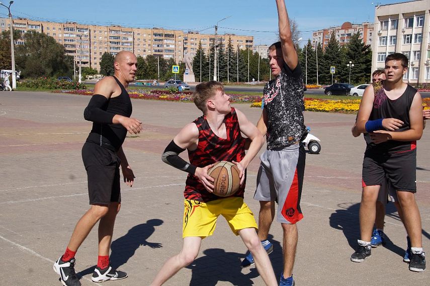 В Железногорске прошел городской турнир по стритболу