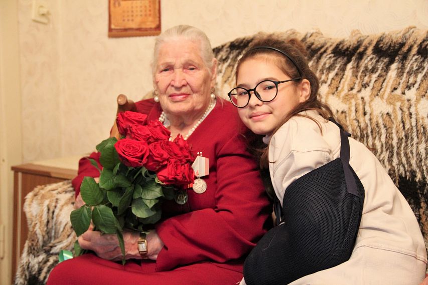 Труженица и рукодельница: жительница Железногорска Нина Болотских отметила 90-летний юбилей