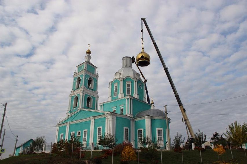 Храм в слободе Михайловка стал златоглавым