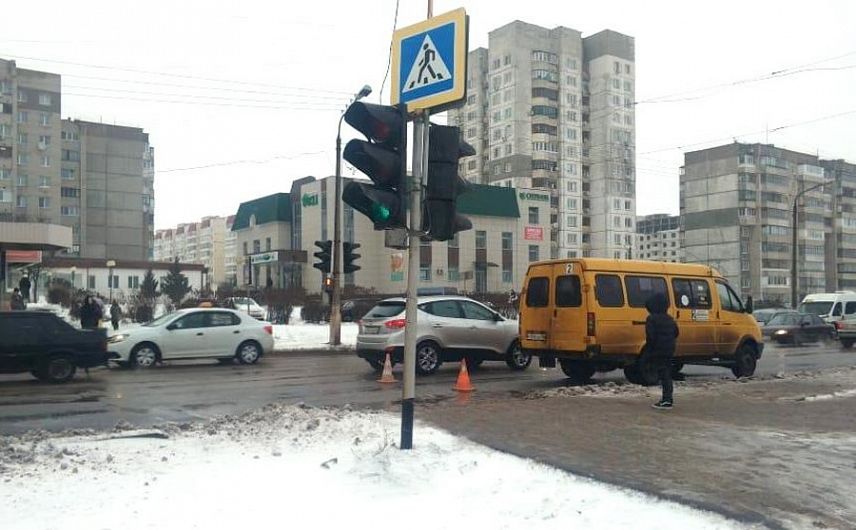 Жительницу Железногорска сбила маршрутка на пешеходном переходе