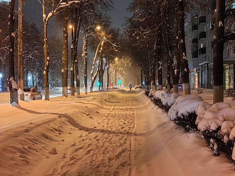 Александр Михайлов поставил оценку «плохо» уборке дорог и тротуаров в праздничные дни