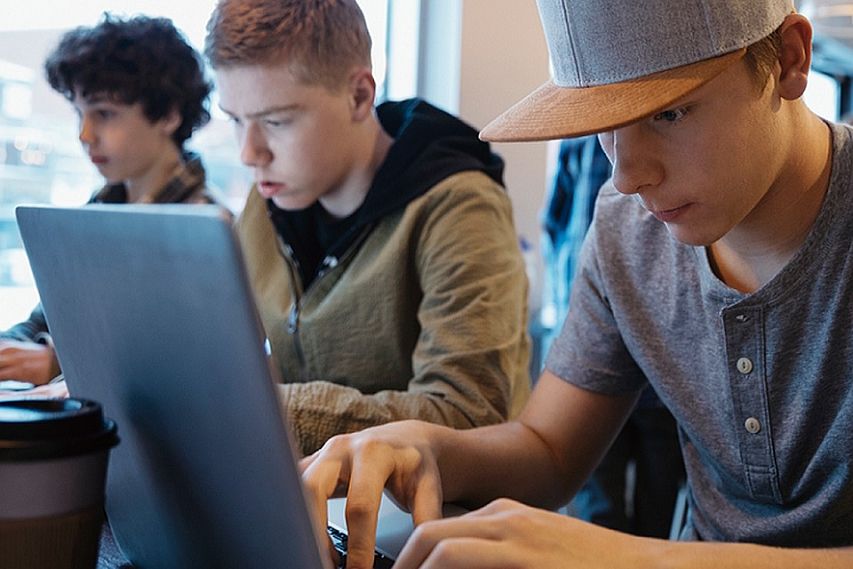 Юные железногорцы могут бросить «кибервызов» программированию