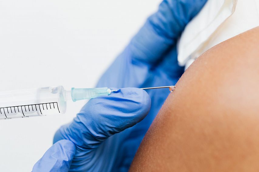 Важная прививка: железногорцы вакцинируются от гриппа