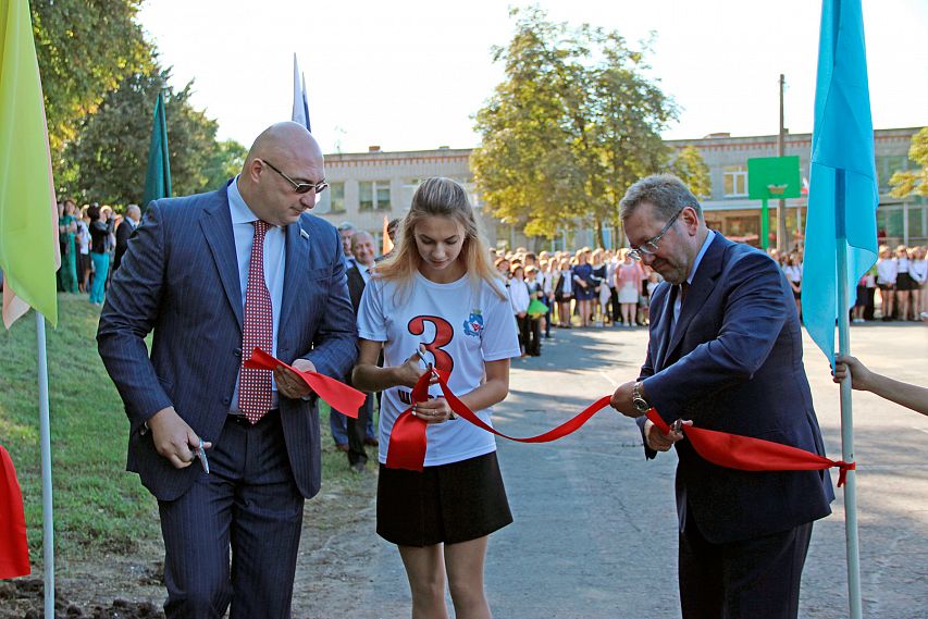 В железногорской школе №3 в День знаний открыли новую спортивную площадку