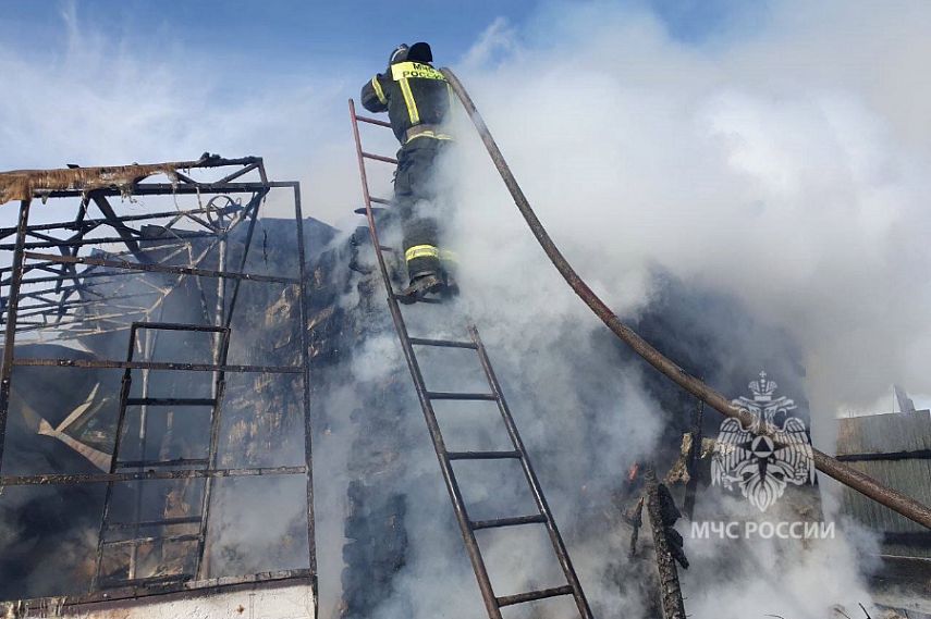 В посёлке Гавриловский Железногорского района огонь уничтожил дачный дом