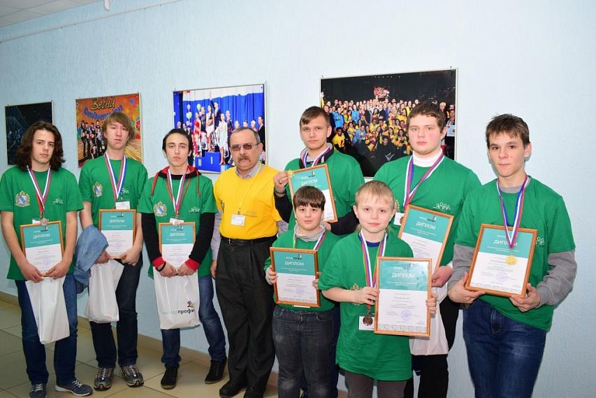 Железногорские школьники стали победителями и призерами областного чемпионата «Юниор Профи»