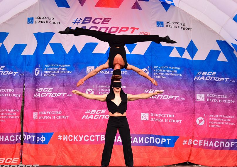 В Железногорск приедут артисты цирка Дю Солей, звёзды силового экстрима и гиревого жонглирования