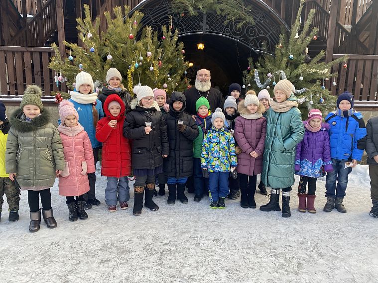 Железногорцы встретили Рождество в храме преподобного Сергия Радонежского