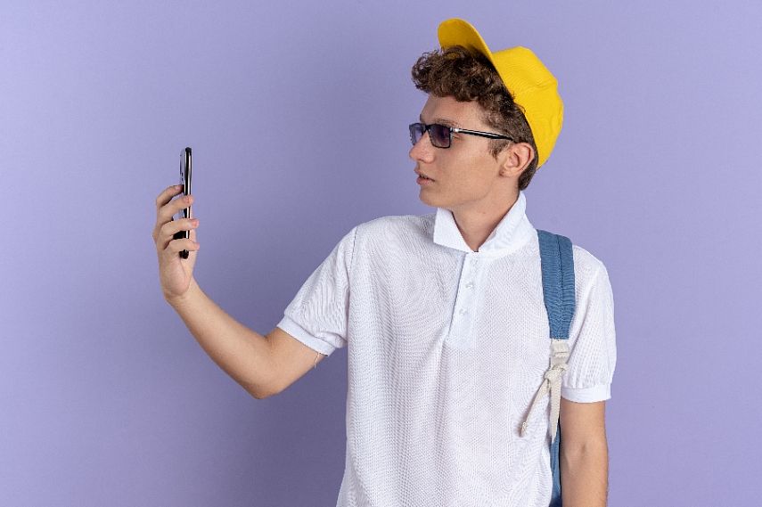 Как мошенники обманывают школьников через бот для знакомств 