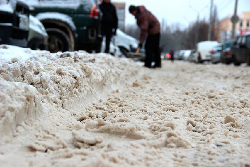 Железногорским УК и ТСЖ пригрозили жилинспекцией, если дворы будут плохо очищаться от снега