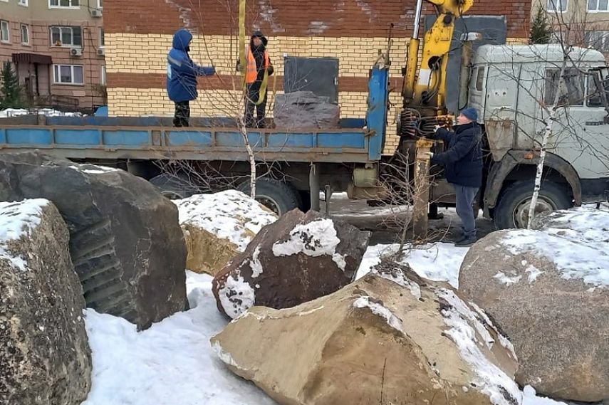 Из Железногорска в Подольск отправили трёхтонный камень 