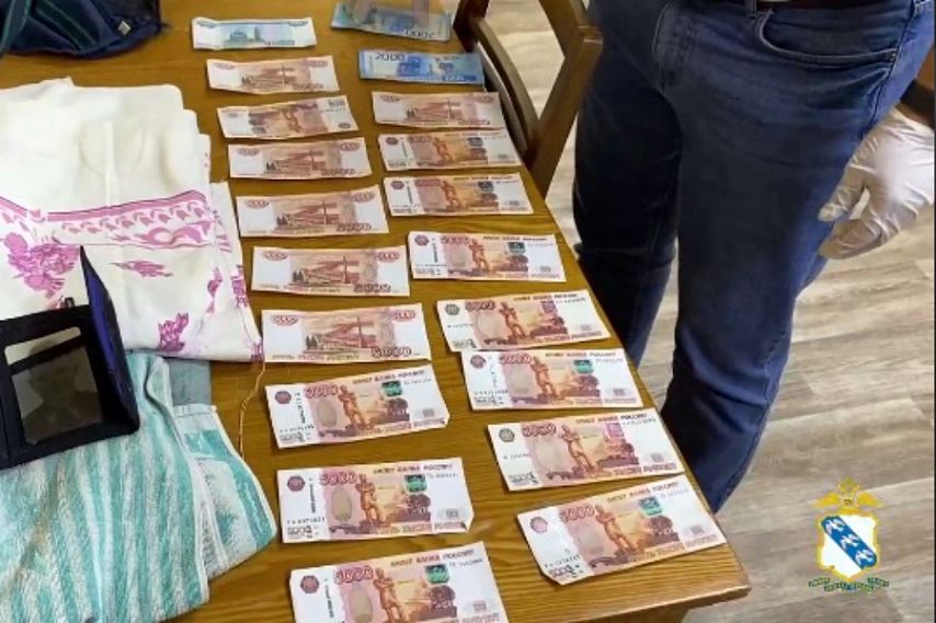 Курский таксист спас пенсионера от потери 90 тысяч рублей