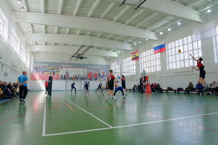 В Железногорске прошли игры зонального этапа открытого Кубка профсоюзов по волейболу 