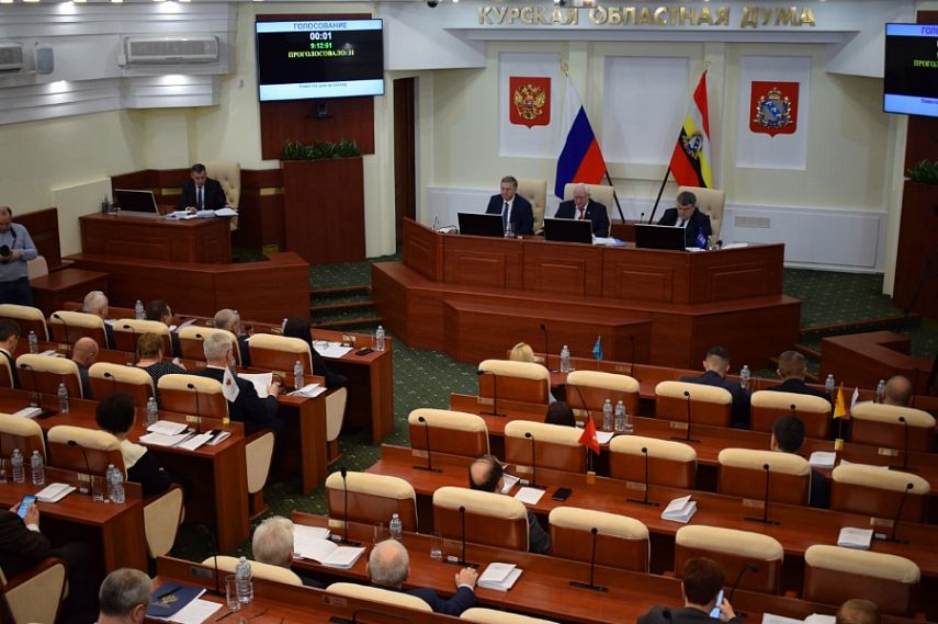 На повышение зарплат педагогам Курской области направят 2 млрд рублей