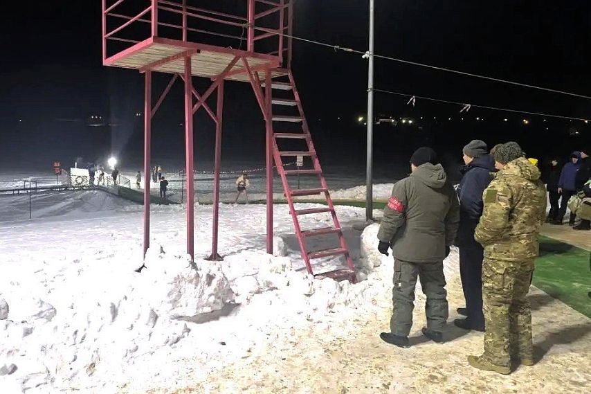 В Крещенскую ночь более ста железногорцев окунулись в прорубь