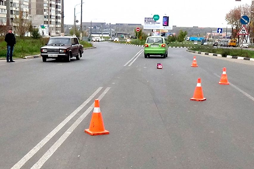 На улице Димитрова в Железногорске столкнулись «семерка» и «Матиз»