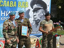 Железногорские десантники спели «Синеву», вспомнили Василия Маргелова и получили награды