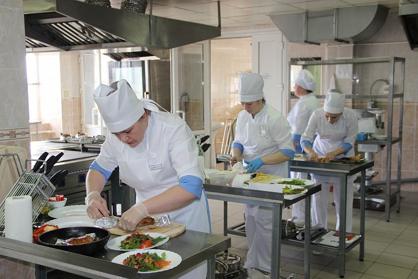 Кулинарный поединок: в Железногорске соревновались повара