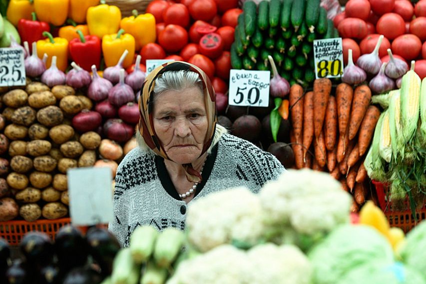 Малоимущим россиянам раздадут продовольственные карточки