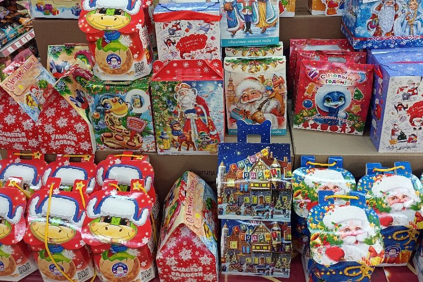 Администрация Железногорска принимает заявления на бесплатные новогодние подарки 