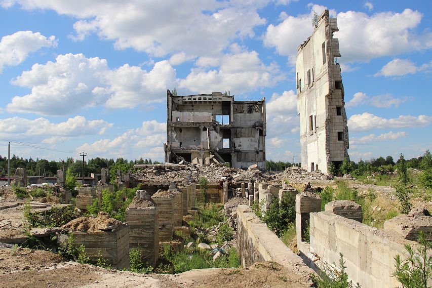 В Железногорске прошёл рейд по заброшенному заводу «Кристалл»