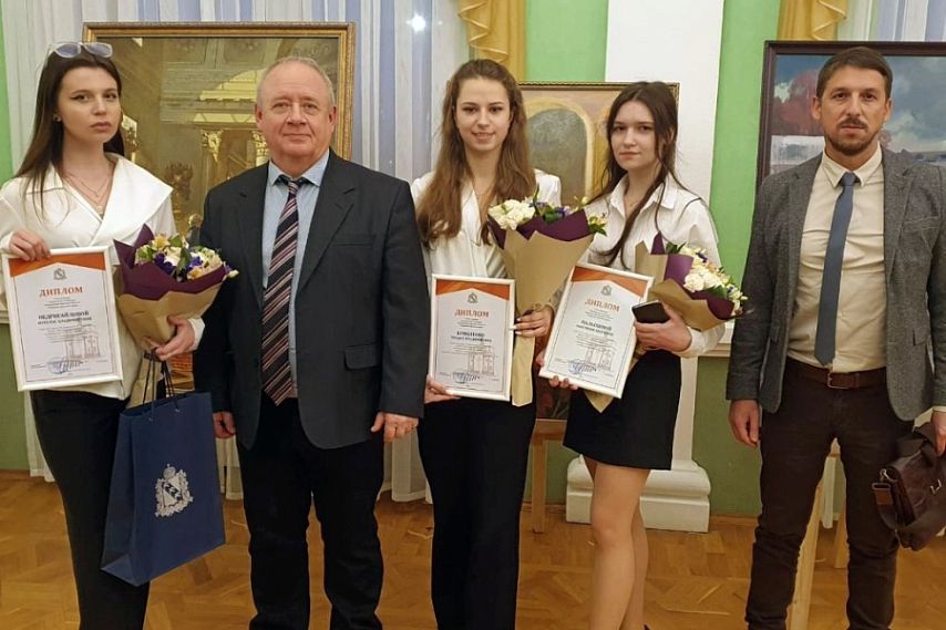 Студенты Железногорского художественного колледжа получили премии губернатора