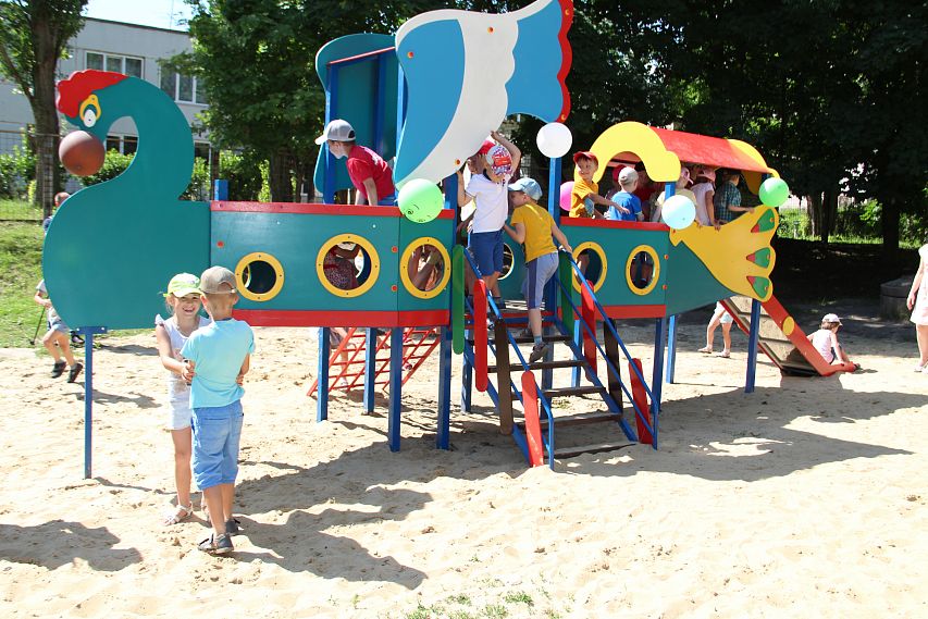 В Железногорске на улице Мира установлен детский игровой комплекс