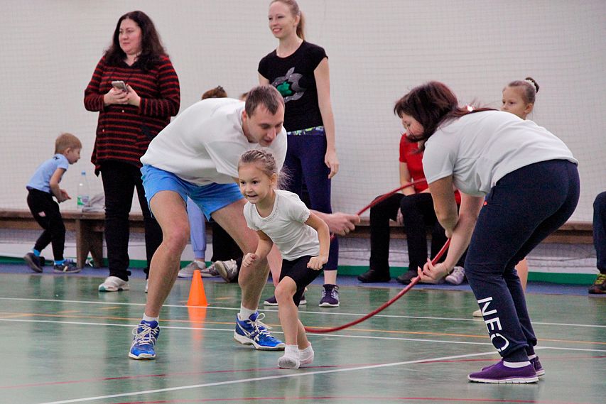 Спортивный год на Михайловском ГОКе завершился традиционным праздником «Папа, мама, я - спортивная семья»