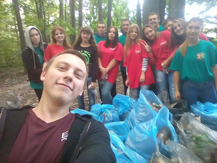 В Железногорске волонтеры Центра молодежи провели акцию «Чистый город»