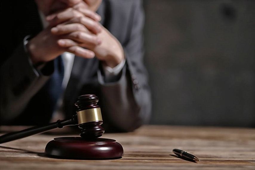 Железногорец украл 10 тысяч рублей у земляка во время приступа эпилепсии