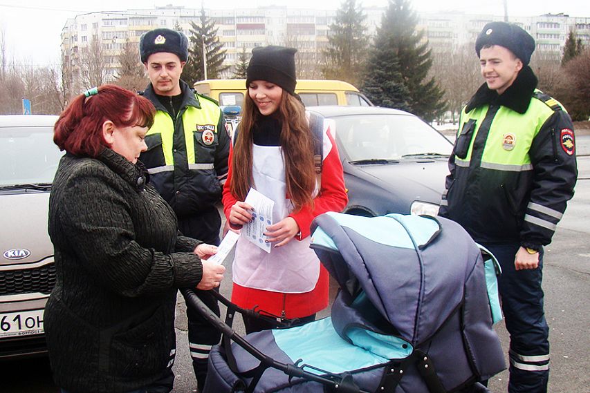 Автоликбез: водителям и пешеходам Железногорска напомнили, как нужно вести себя на «зебре»