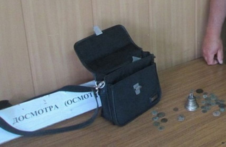 Житель РФ пытался перевезти через границу старинные монеты